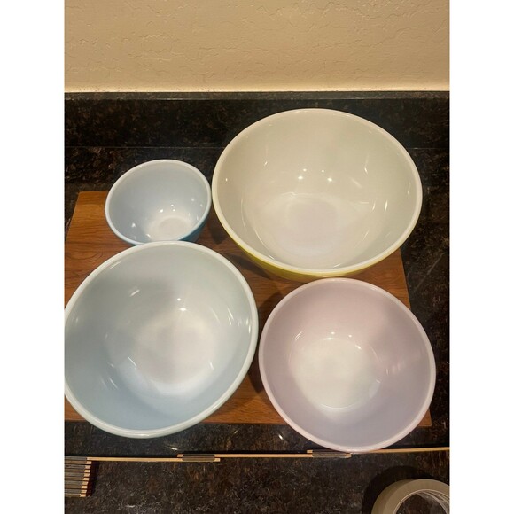 Vintage Pyrex Colored Nesting Mixing Bowls Set of 4 - 401, 402, 403, 404 - Picture 7 of 10